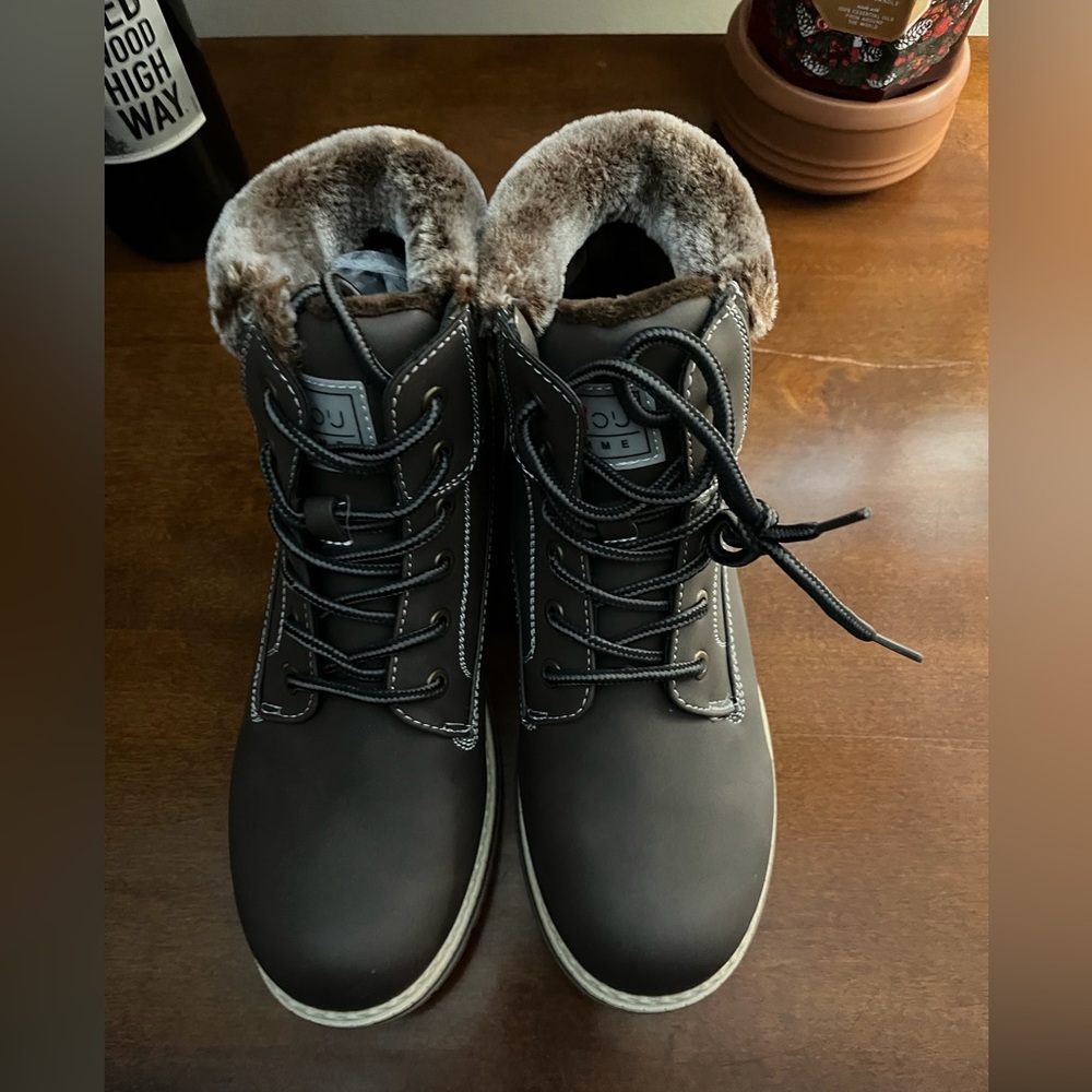 Womens Hiking Snow Winter Boots NIB